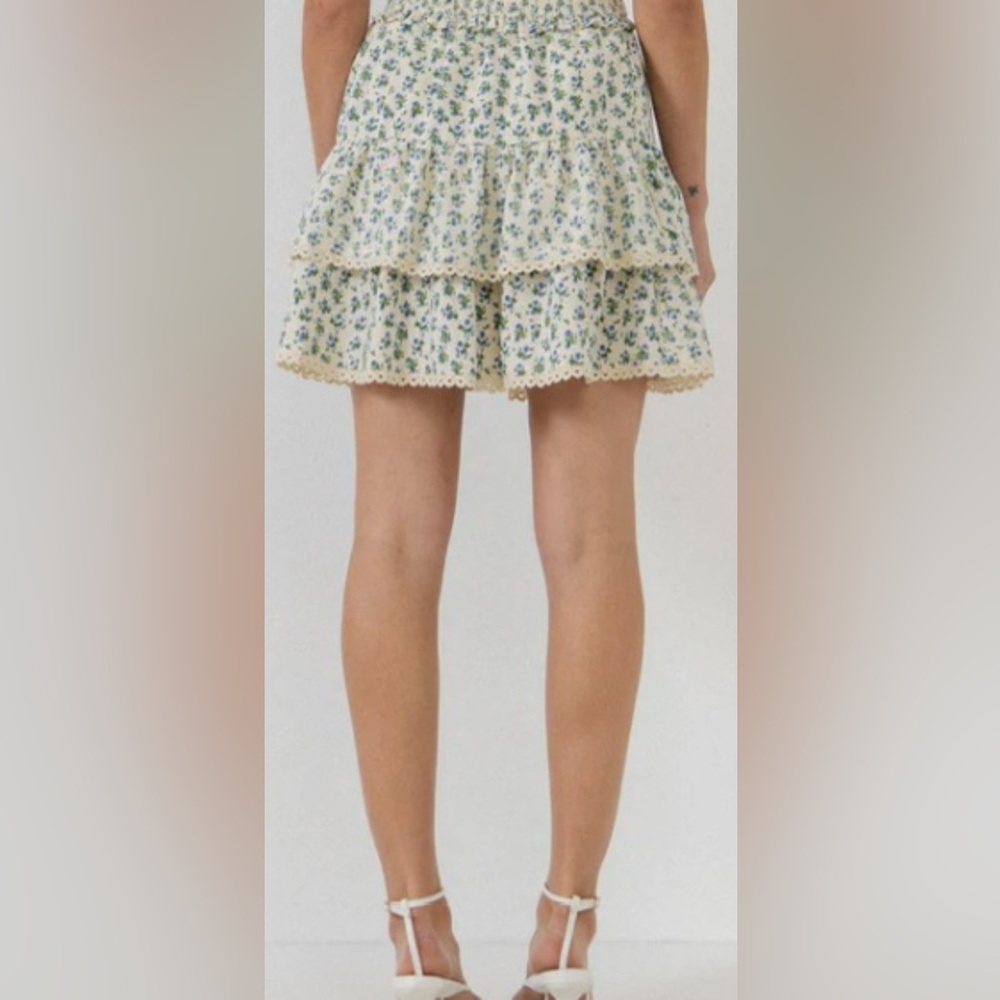 Endless Rose Set: Pastel Floral Lace Trim Mini
Skirt Off White Tank: Size M - Picture 5 of 15